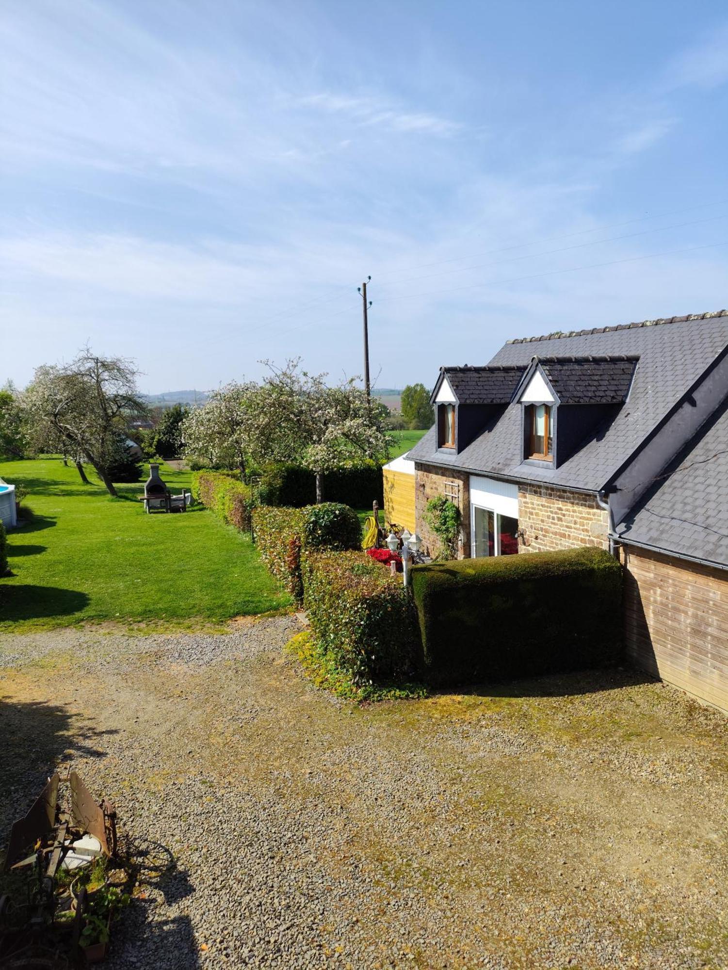 Le Jardin B&B Isigny-le-Buat Экстерьер фото