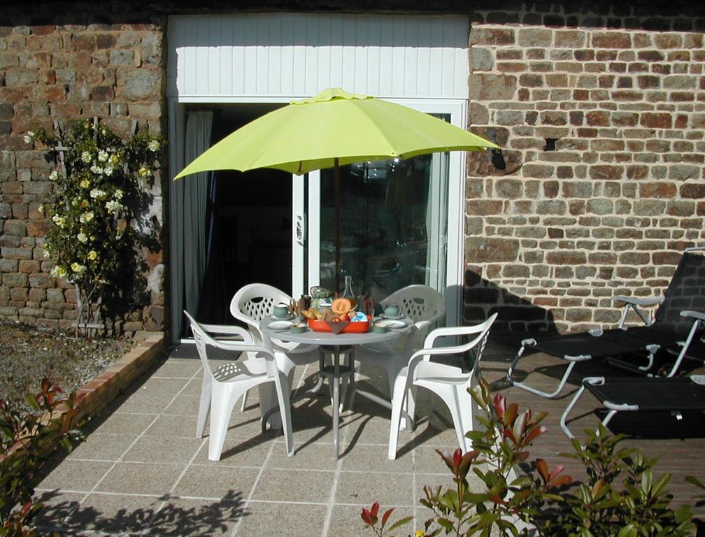 Le Jardin B&B Isigny-le-Buat Номер фото