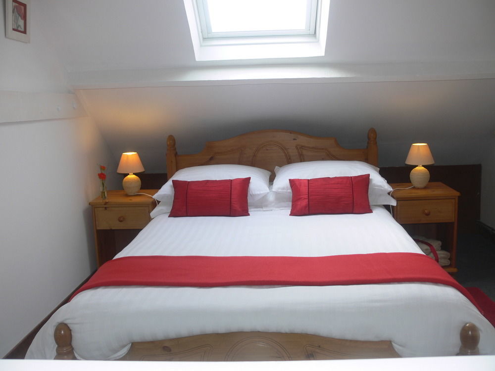 Le Jardin B&B Isigny-le-Buat Экстерьер фото
