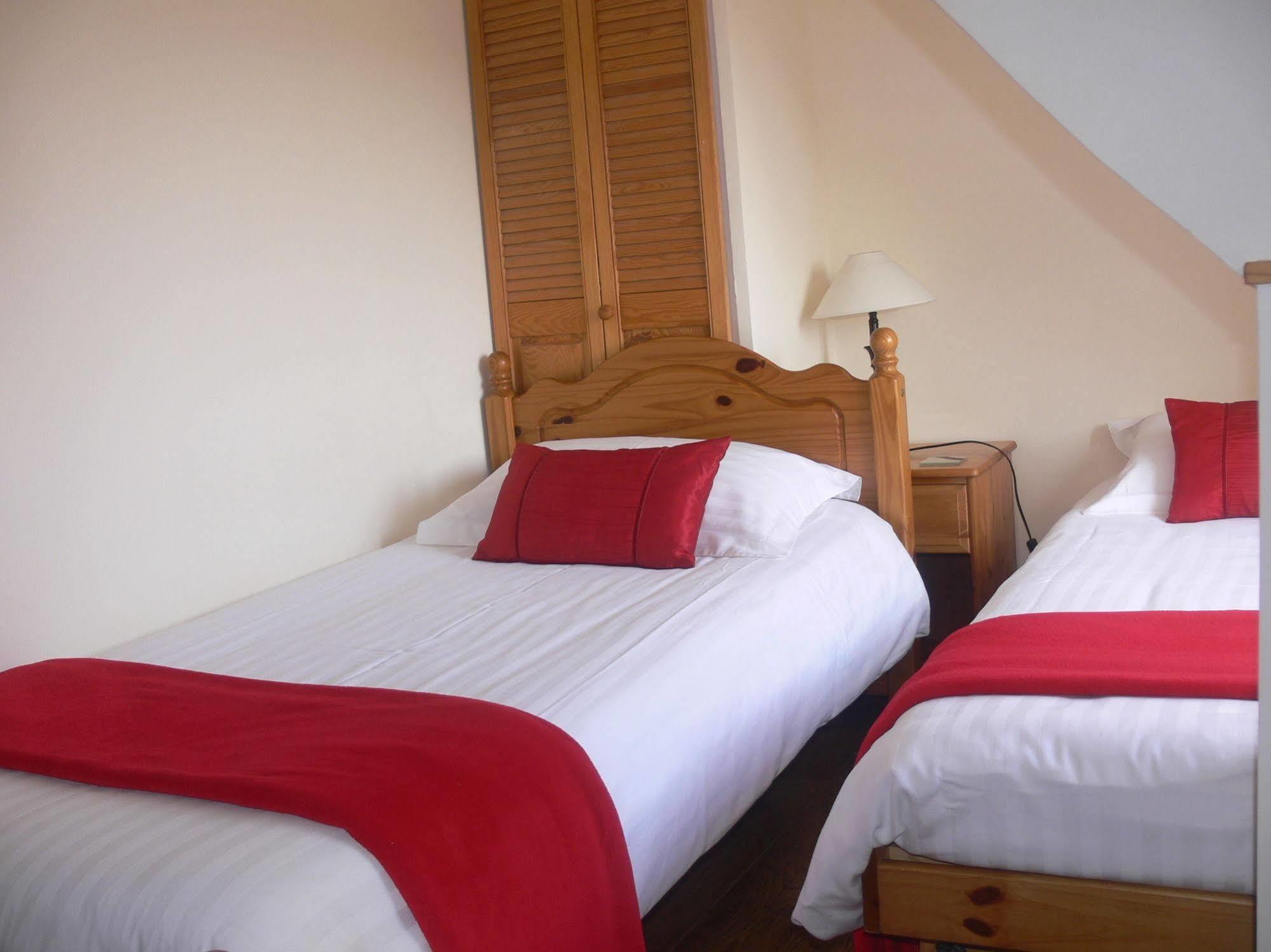 Le Jardin B&B Isigny-le-Buat Экстерьер фото