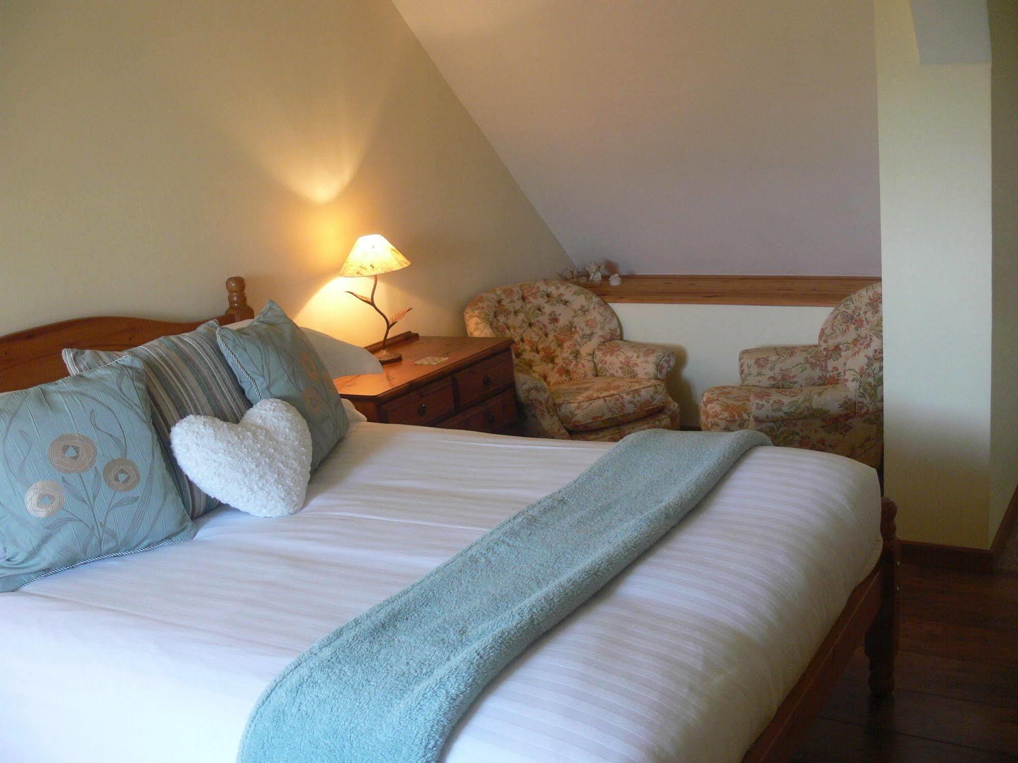 Le Jardin B&B Isigny-le-Buat Экстерьер фото