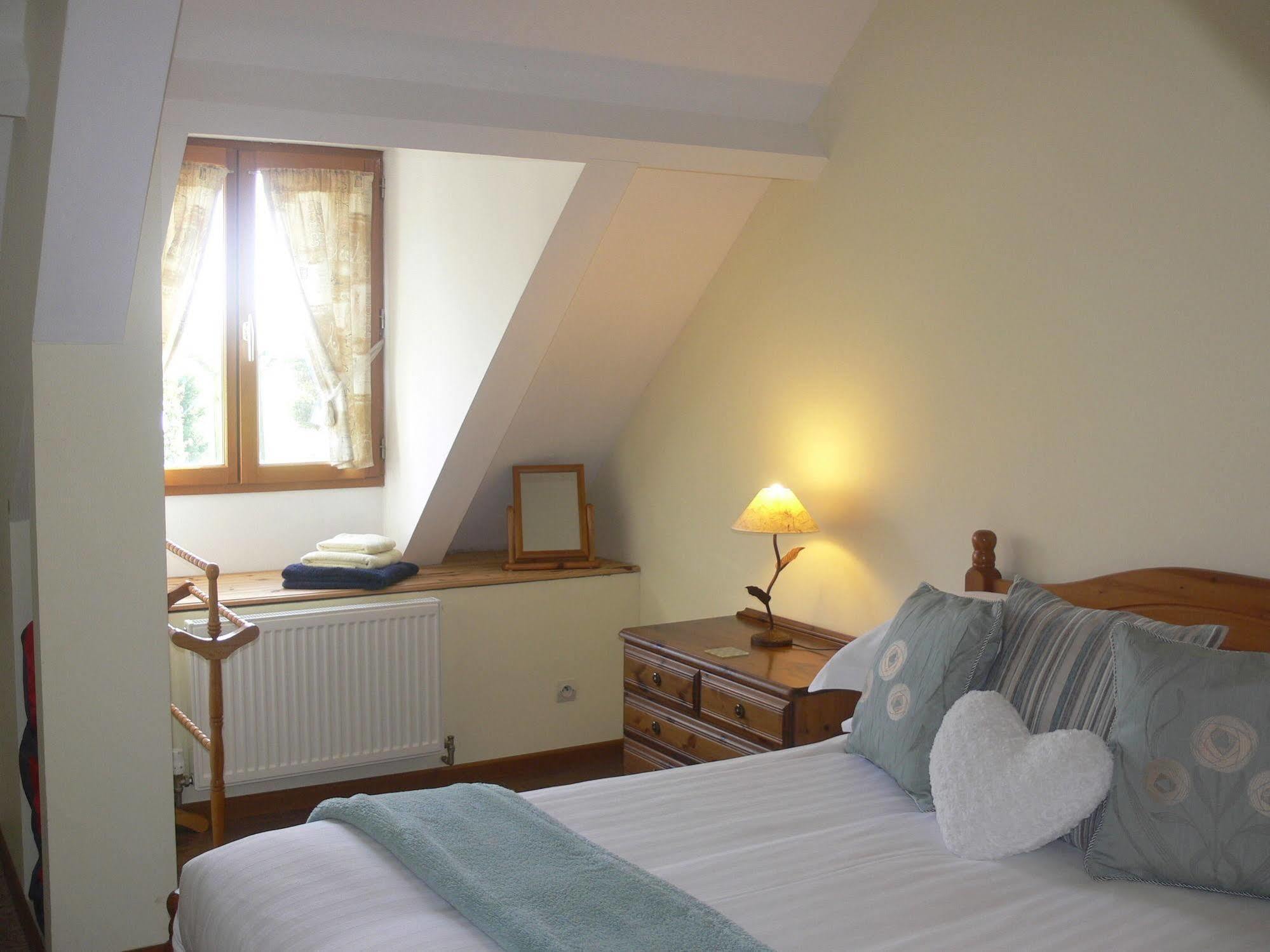 Le Jardin B&B Isigny-le-Buat Экстерьер фото