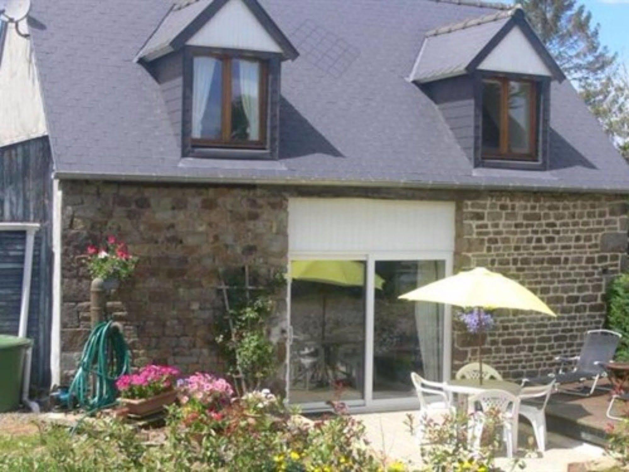 Le Jardin B&B Isigny-le-Buat Экстерьер фото