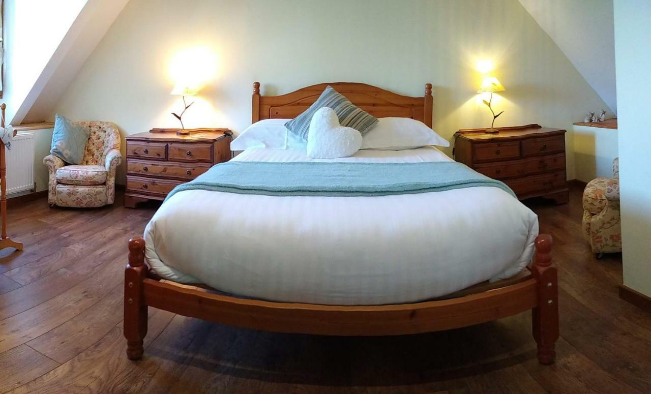 Le Jardin B&B Isigny-le-Buat Экстерьер фото